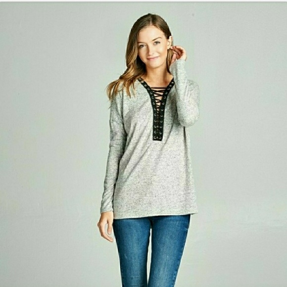 🍬A Casual Sweater with a V-neck!🍬 - Picture 2 of 3